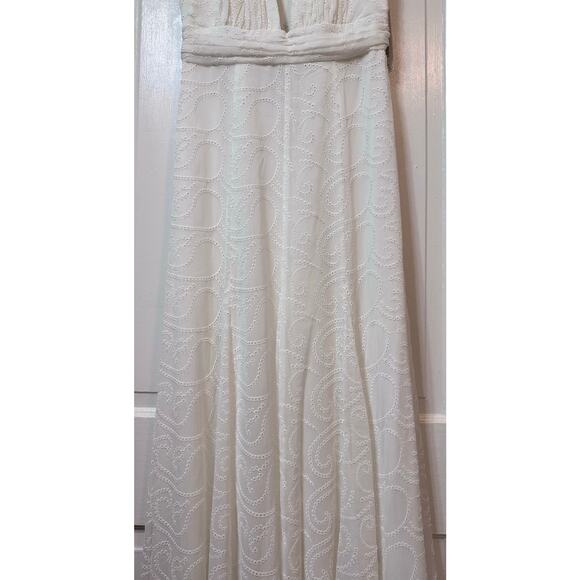 NWT Alice & Olivia White V Neck Eyelet Lace Vanna Maxi Dress Size 6 - Picture 6 of 16